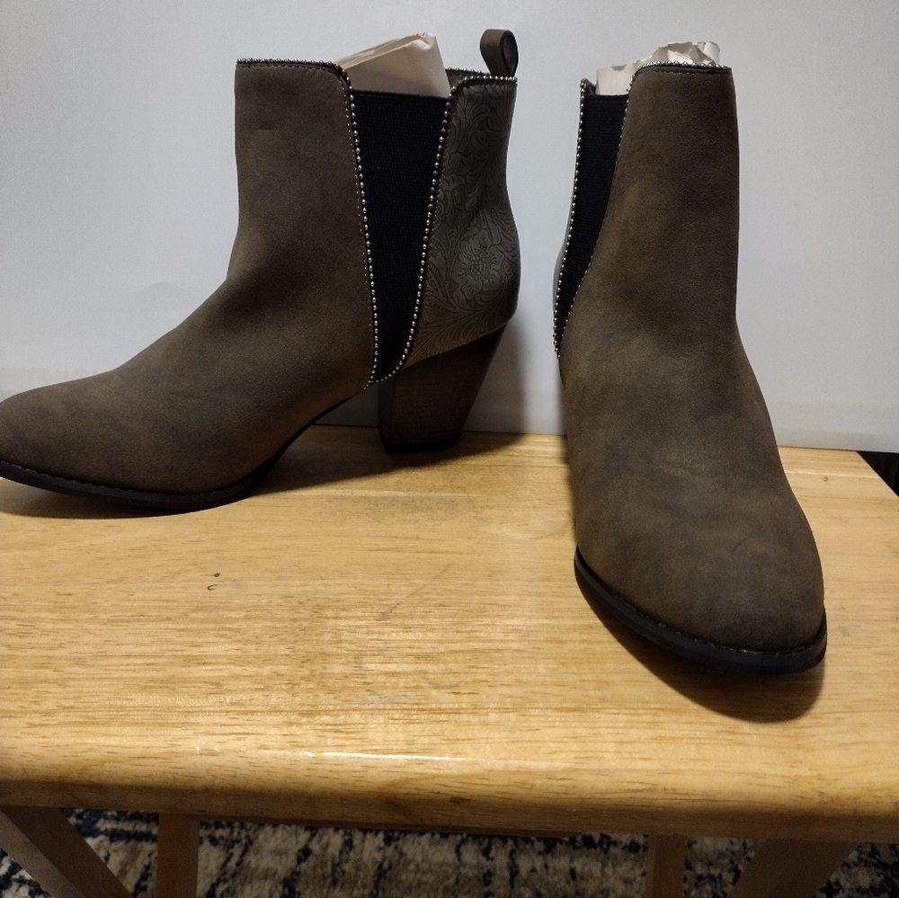 Light olive and gray slip-on boot with heel